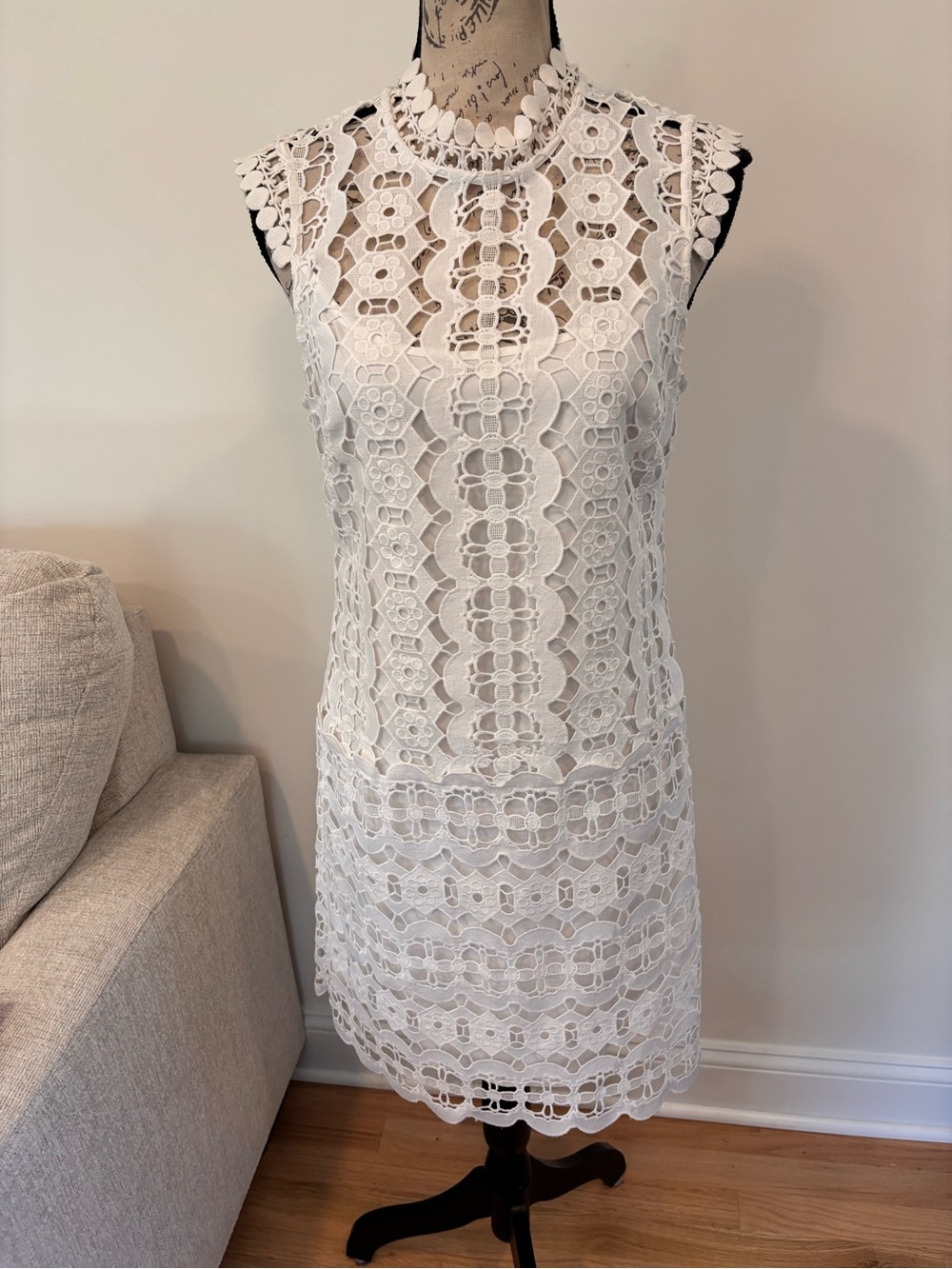 Laundry By Shelli Segal white sleeveless shift dress with crochet lace size 4